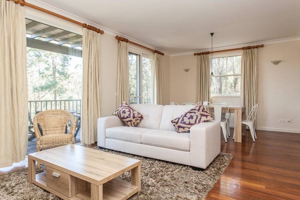 Lounge/Dining