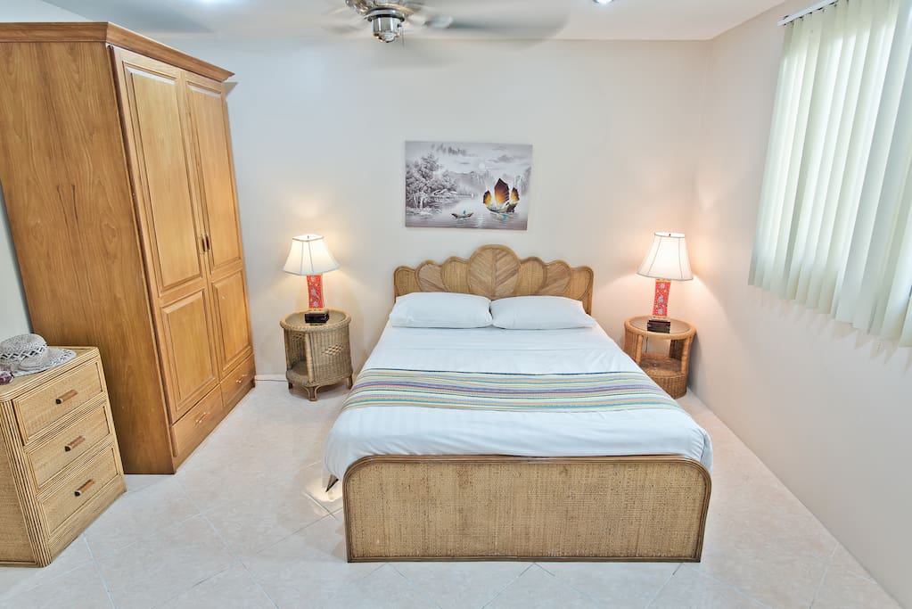 queen bedroom