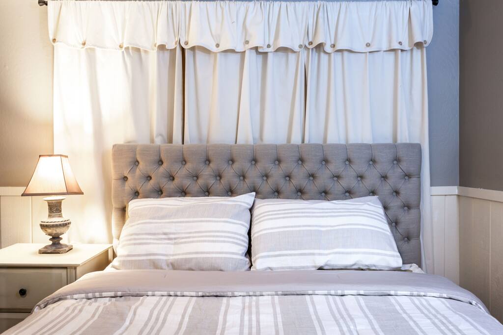 We provide a 2 soft pillows, 2 firmer pillows and 1 memory foam pillow.