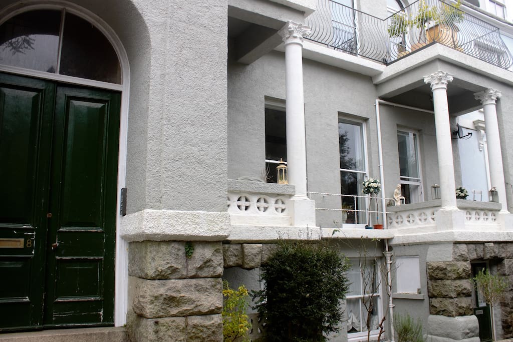Lovely Georgian crescent- just short hop to town and the beaches