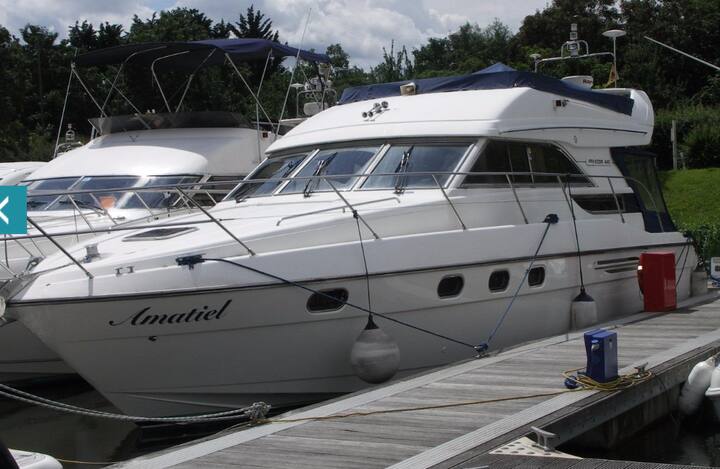 Yacht Central London St Kats Dock Tower Bridge Boats For Rent In Greater London England United Kingdom