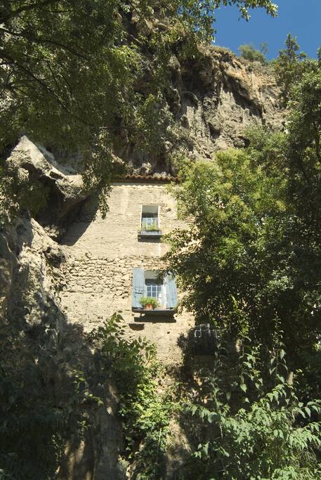 façade de la troglodyte