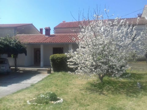 Top Airbnb: Holiday House Nives in Galižana