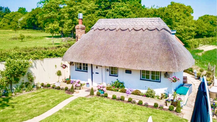 Detached Thatched Cottage In Kent Sleeps Up To 6 Cottages For