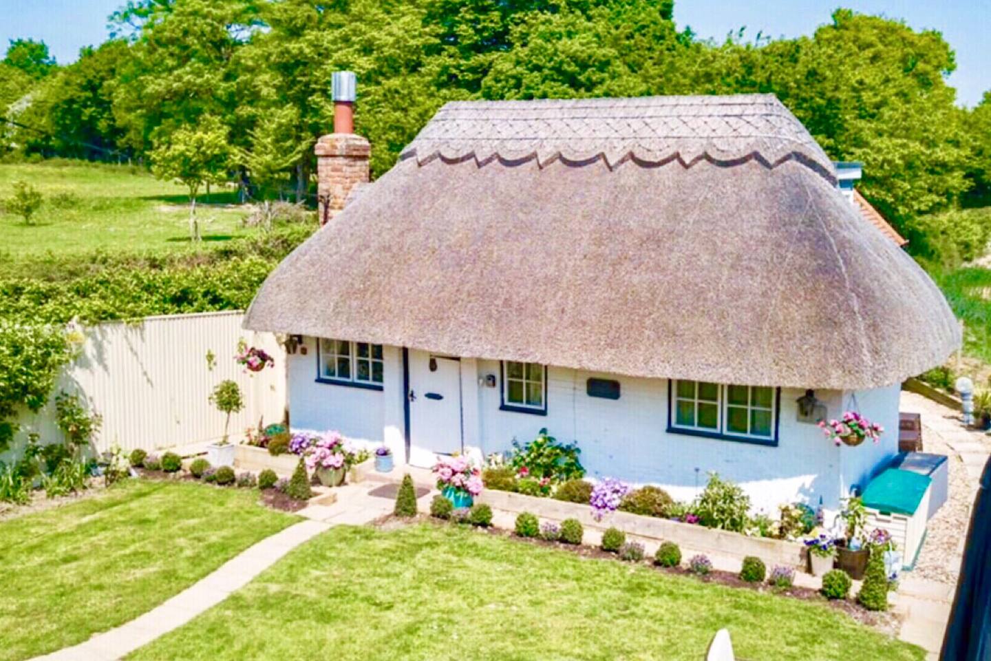 Detached Thatched Cottage In Kent Sleeps Up To 6 Cottages For