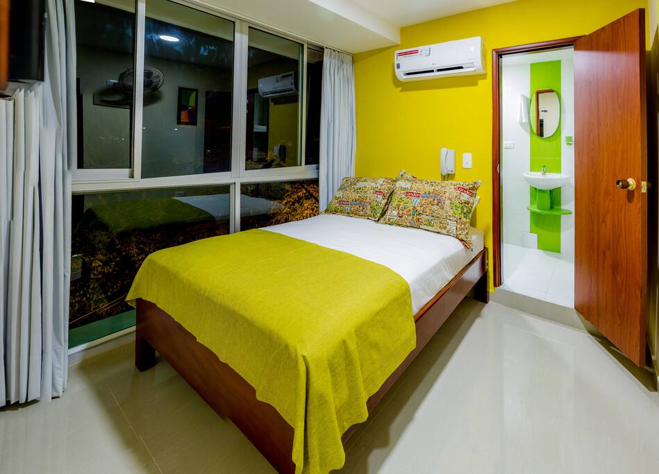 Habitación Individual con vista a la calle