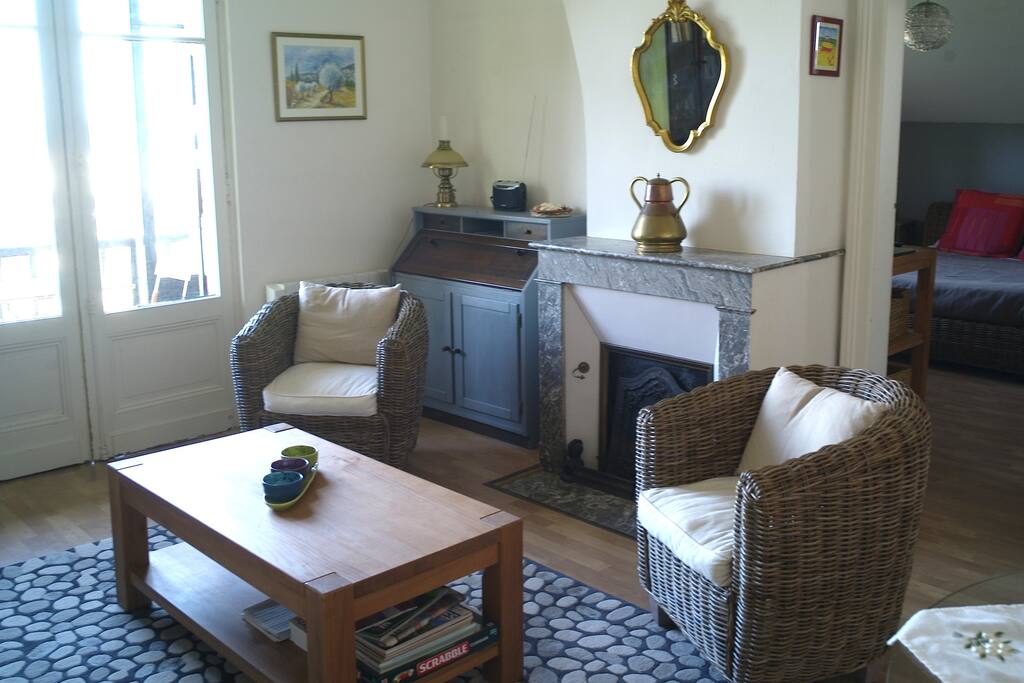 LE SALON AVEC BALCON
