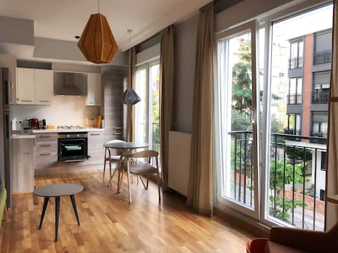 ** Stylish, Colorful apartment from SuperHost
