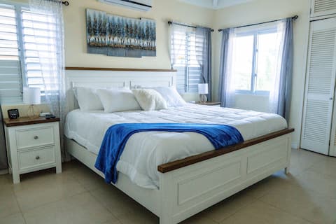 Coastal Haven: Your Tropical Oasis
