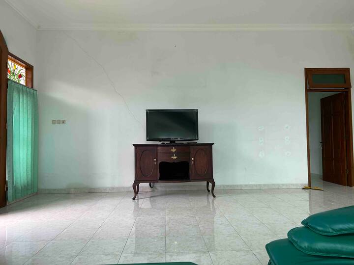 Villa Singosari - Luxurious Classic 5 Br Villa - Tawangmangu