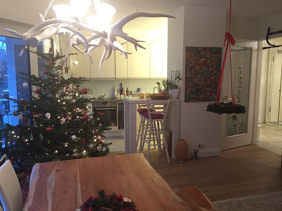 Weihnachten im Wohnzimmer, mit Balkon