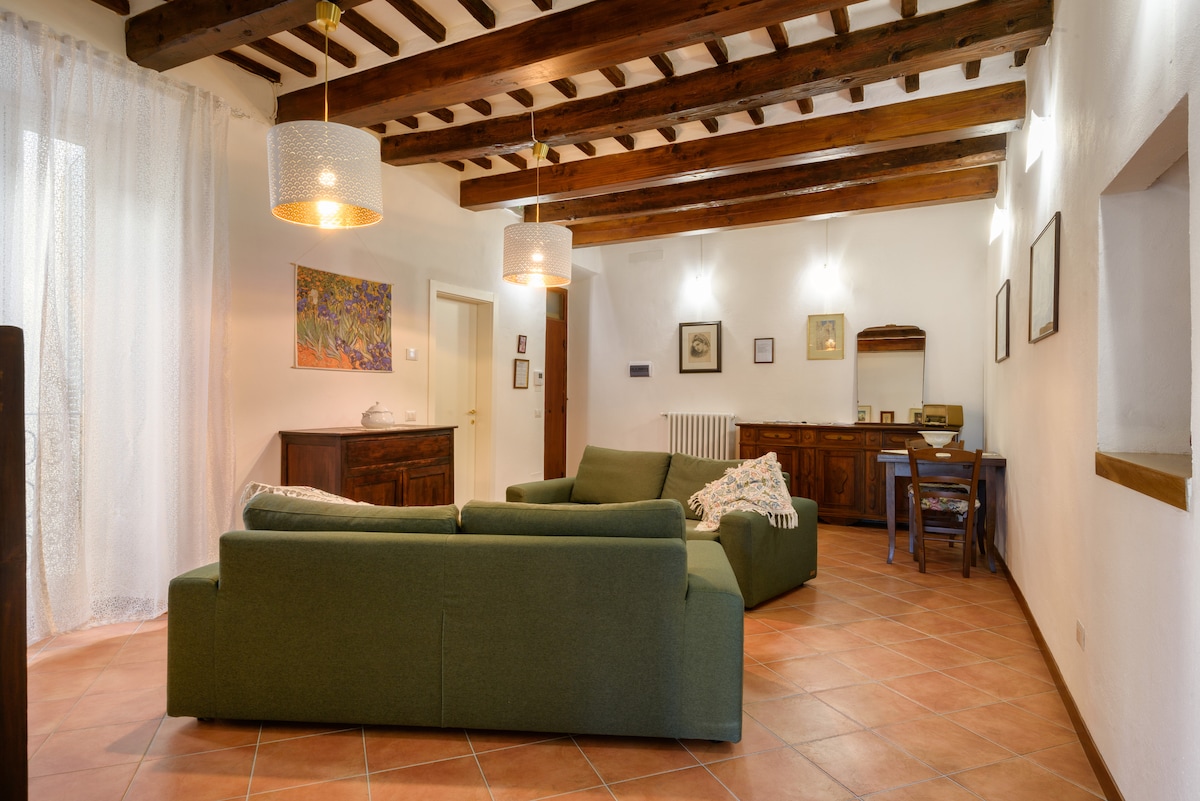 Top Airbnb: House of Pietro Aretino - 4/8 beds. Arezzo, Tuscany in Arezzo