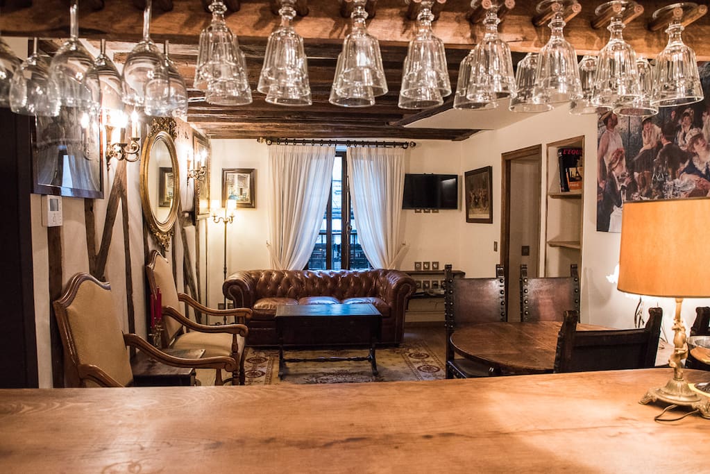 Open kitchen to host guest whilst preparing drinks, dinner