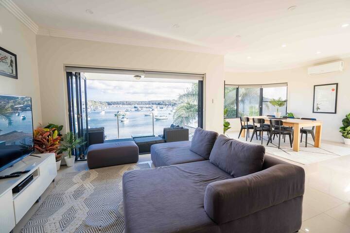 LUXURIOUS BEACH FRONT APARTMENT- CRONULLA gallery image 3