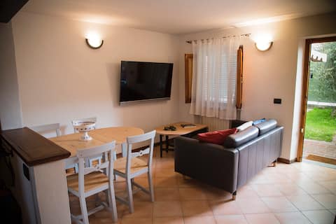 Top Airbnb: ✥ Cozy Townhouse ✥ Garden, AC, Wi-Fi, Free Parking in Lucca