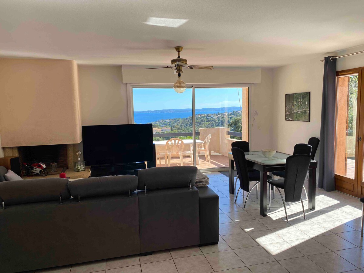 Propriété Airbnb réussie: Rental with sea view, pool, quiet à Roquebrune Sur Argens