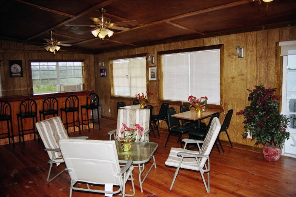 Spacious Dining with Bar.