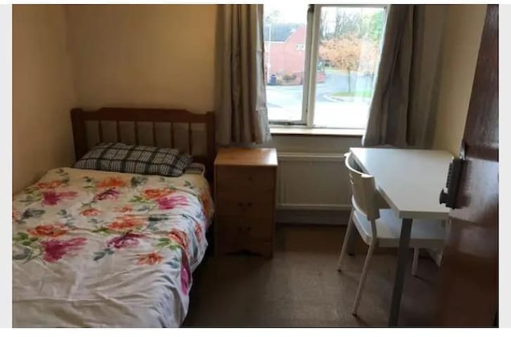 #C5 cheapest single room in Cambridge near railway