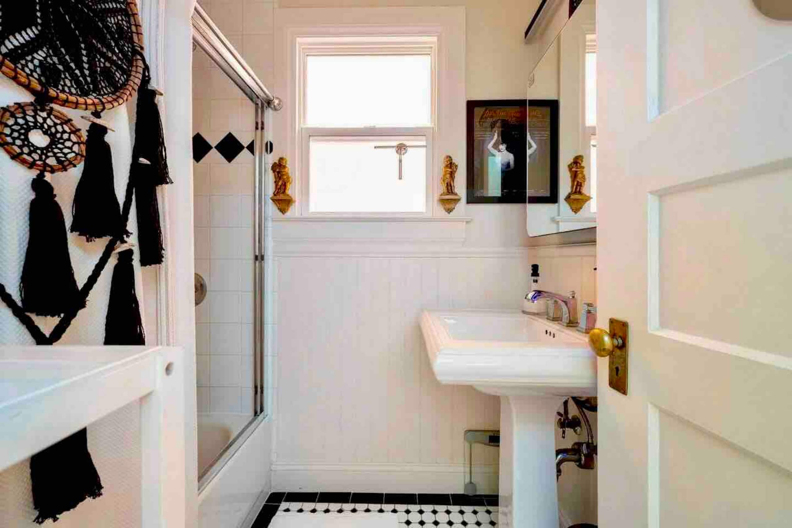 Home in San Francisco · ★4.92 · 4 bedrooms · 4 beds · 1 bath - Image 83