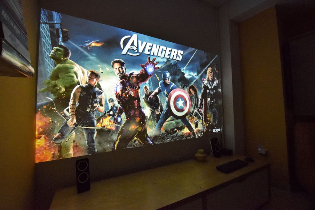 Amazing 100-inch home cinema screen. "We were 3 friends and we loved the big screen and Netflix to watch movies like go to the movies!" Margaux
April 2017