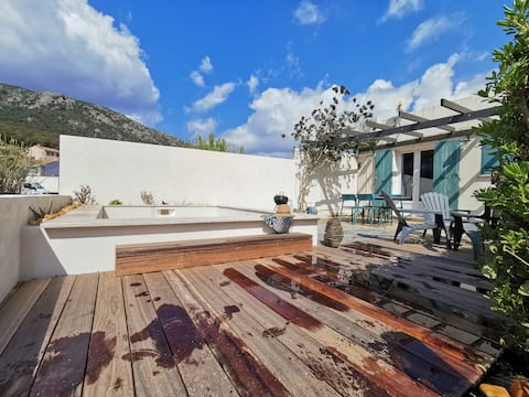Charming mini villa and pool with mountain view