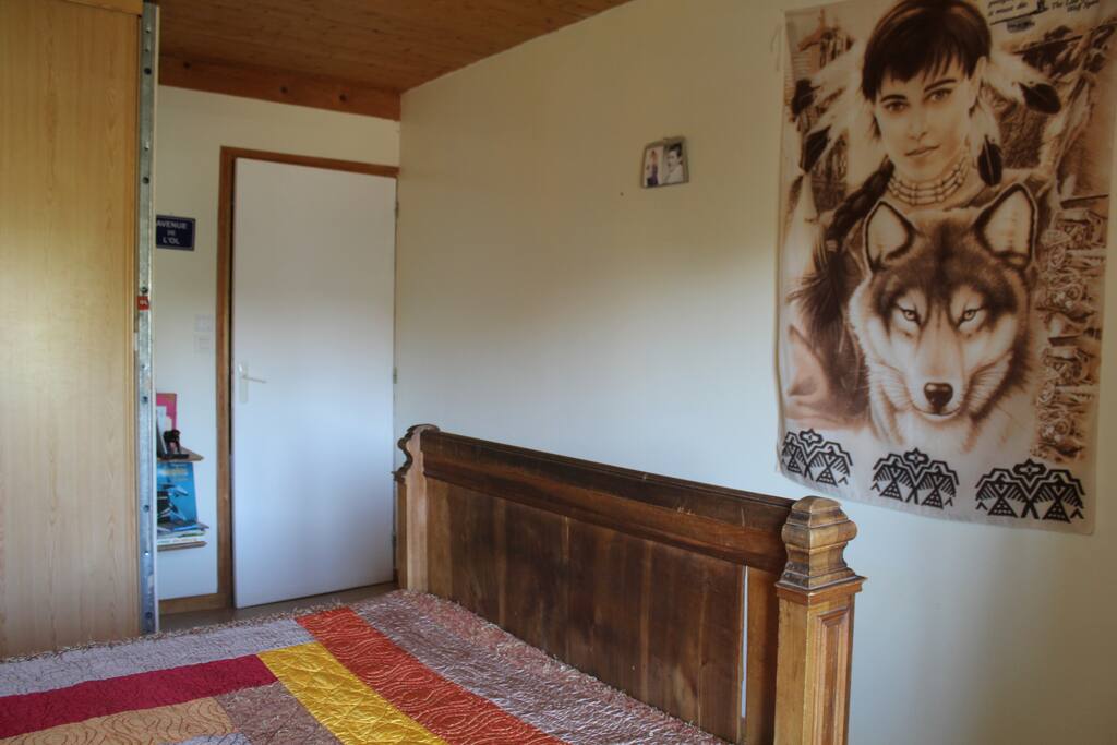 Chambre équipée d'un lit 120 - possibilité de rajouter un lit enfant