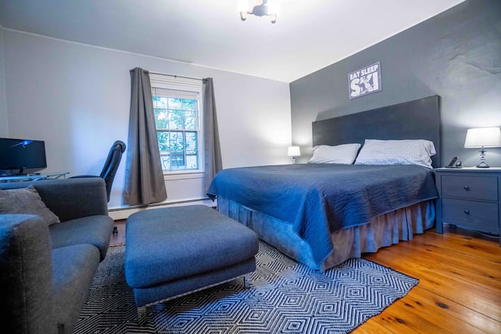 ห้องนอนชั้น 1 เตียงคิงไซส์