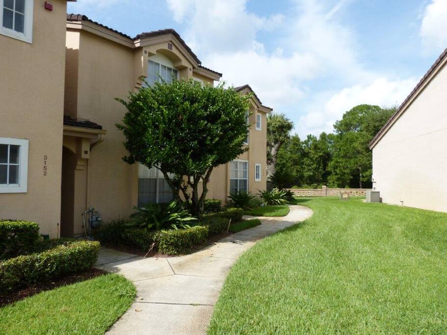 Yard, Building, Downtown, Neighborhood, Town