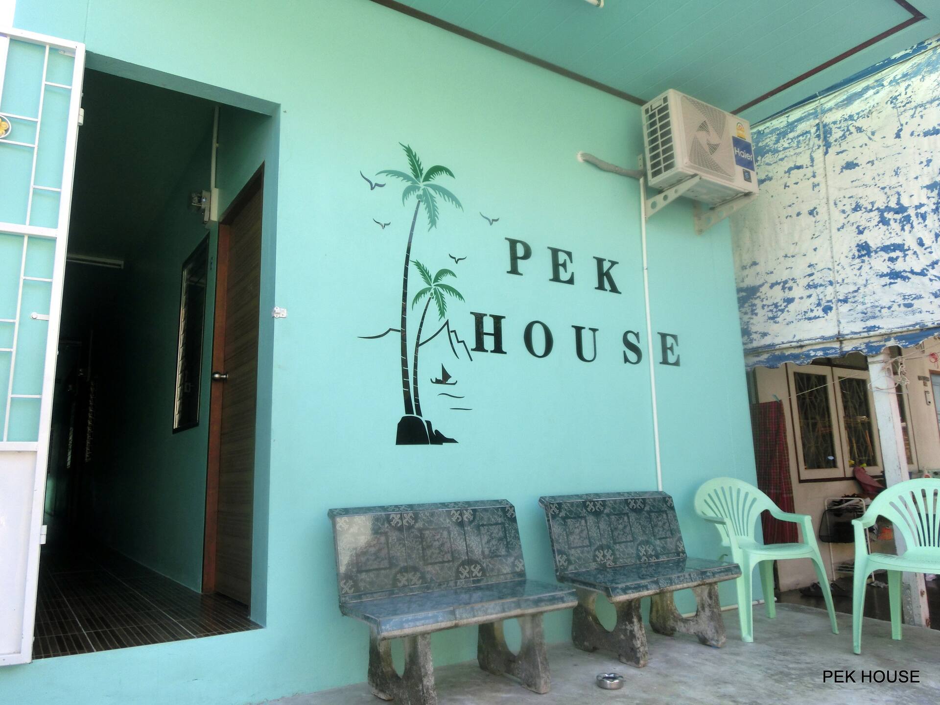 PEK HOUSE fan room(Nearest Hostel to Rassada pier)