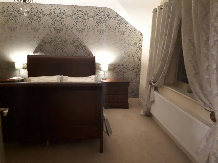 Luxury king suite bedroom & private unsuite .
