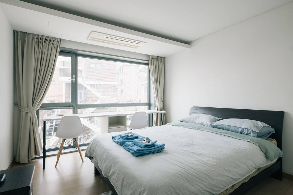 Guest room with a double desk and seats for your convenience
