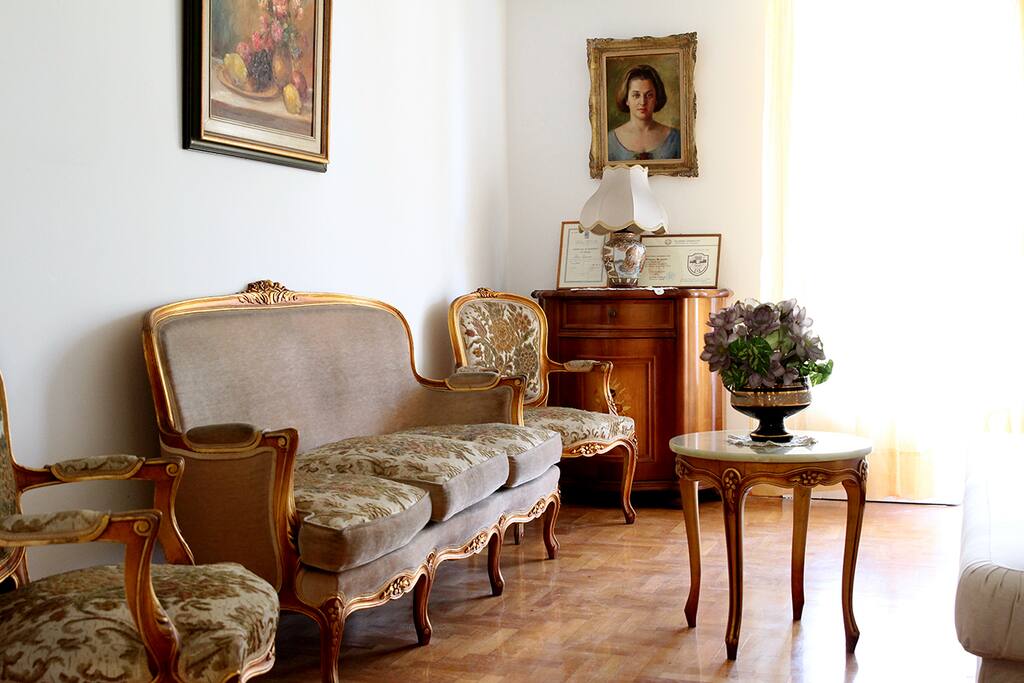 Vintage living room