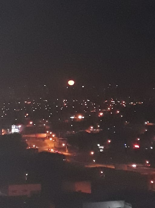 A umas noites desde la sacada do meu ap linda vista ...