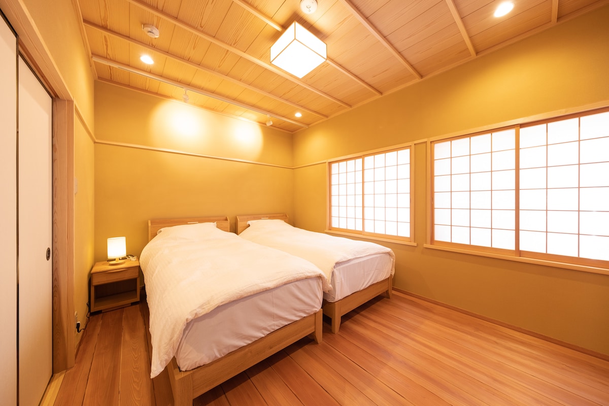 2F Western Room/Bed Room (2 single bed 0.9m)