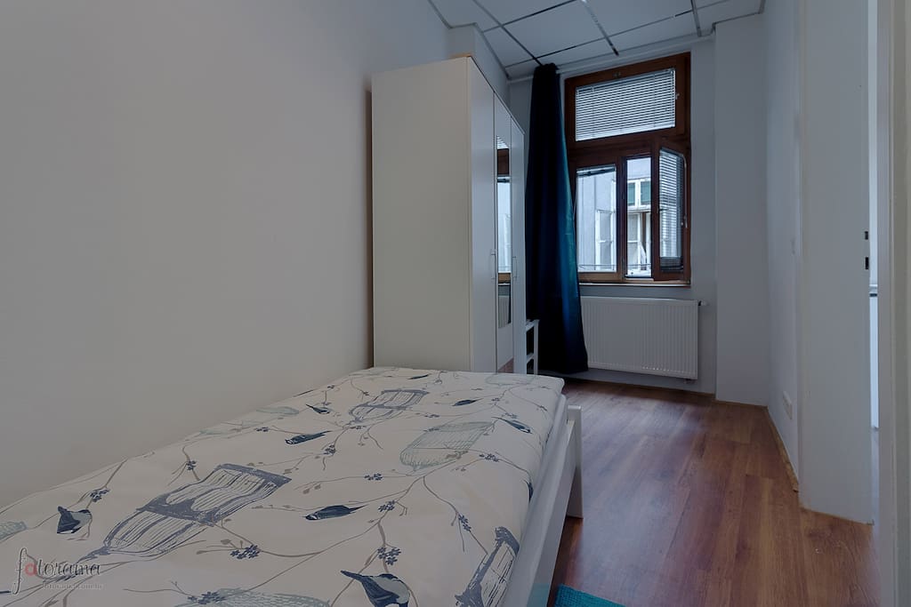 Third bed in separate room apartment George