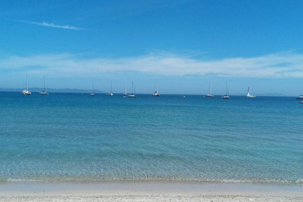 PLAGE LA BONA AU BOUT DE LA RUE DE LA VILLA