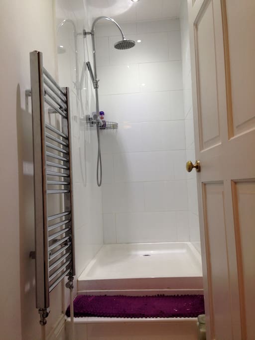 Walk in double shower room ...