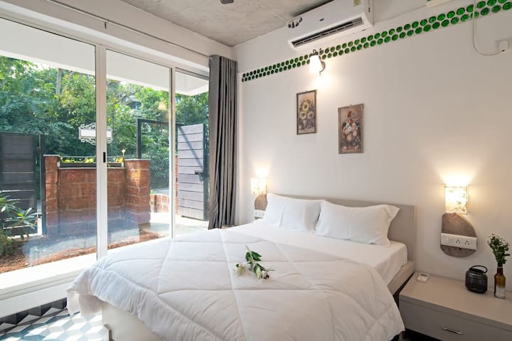 Classy 7bhk Villa w/ pvt pool in Siolim.