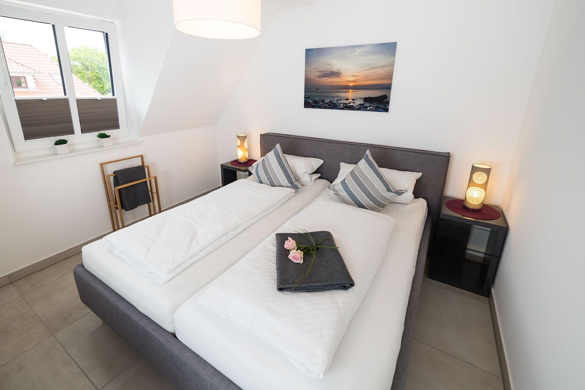 Spálňa s pohodlnou manželskou posteľou