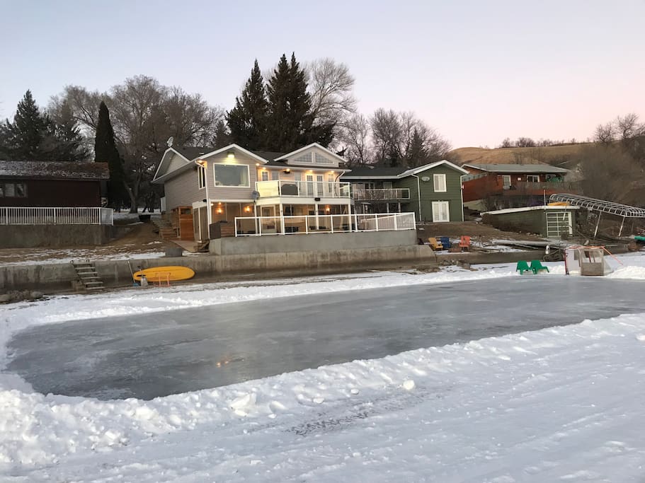 Waterfront cabin on Pasqua Lake with hot tub Cottages for Rent in Fort Qu'Appelle