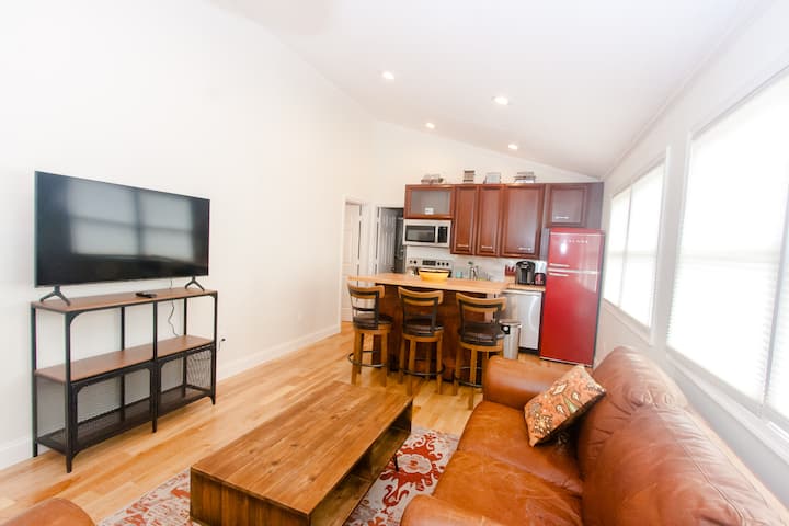 #2 Cottage In Loudoun Co. (Upper Of 2 Units)w/pond - Purcellville, VA