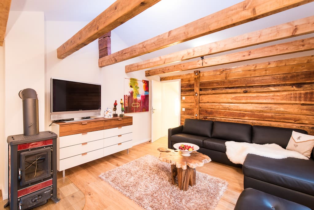 Wohnzimmer im Dachgeschoss mit SAT -TV und WLAN