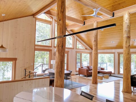 Light-filled Lake House Nestled in the North Woods