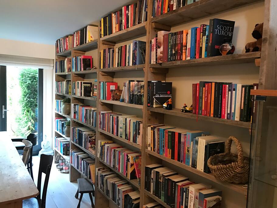 Veel moderne literatuur. Je eigen boekwinkel.