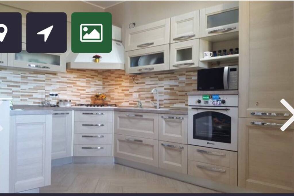 Cucina fornita di tutto