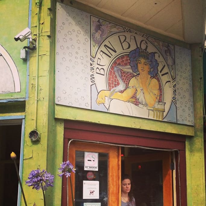 Foto de Bean Bag Cafe en Alamo Square