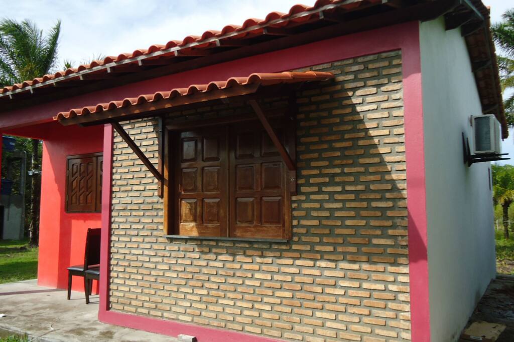 CHALÉ UM QUARTO CASAL COM COZINHA MOBILHADA