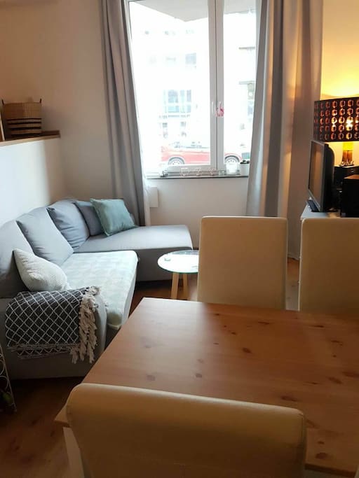 Living area (TV, Couch, Table)