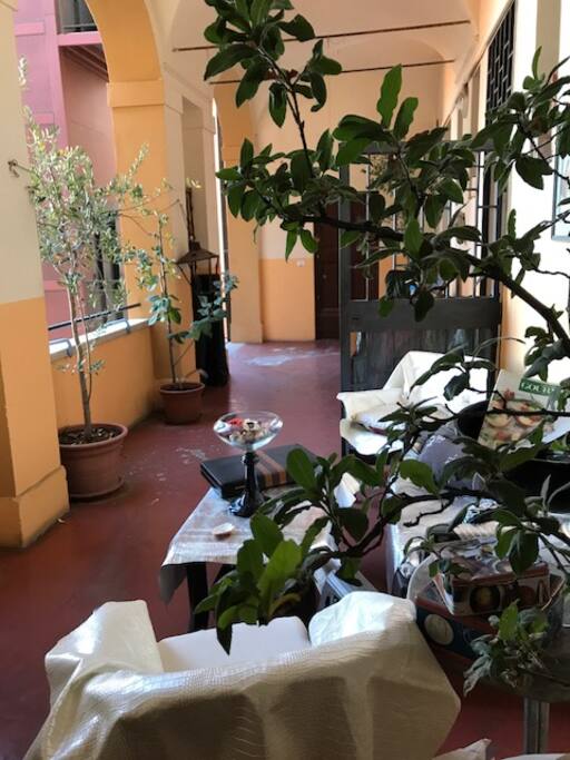 SALOTTO ESTERNO: vista su Bologna