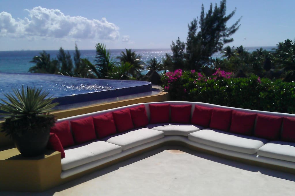 Rooftop, many areas to relax